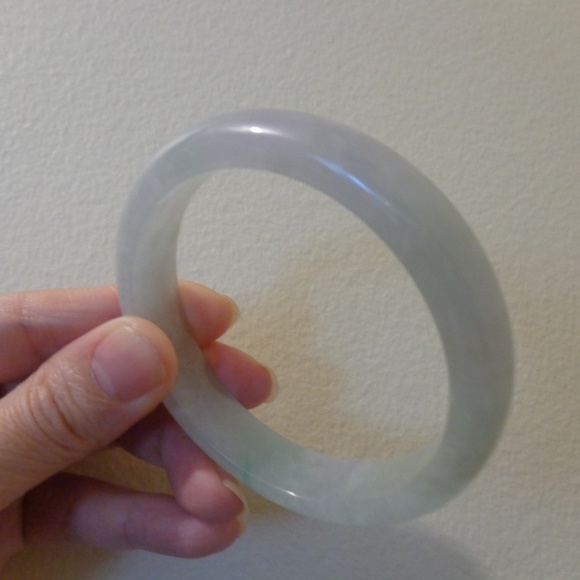 lavender jade bangle - Picture 3 of 7